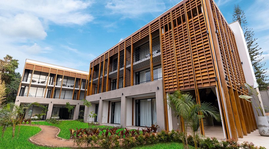 Le Petit Village Hotel